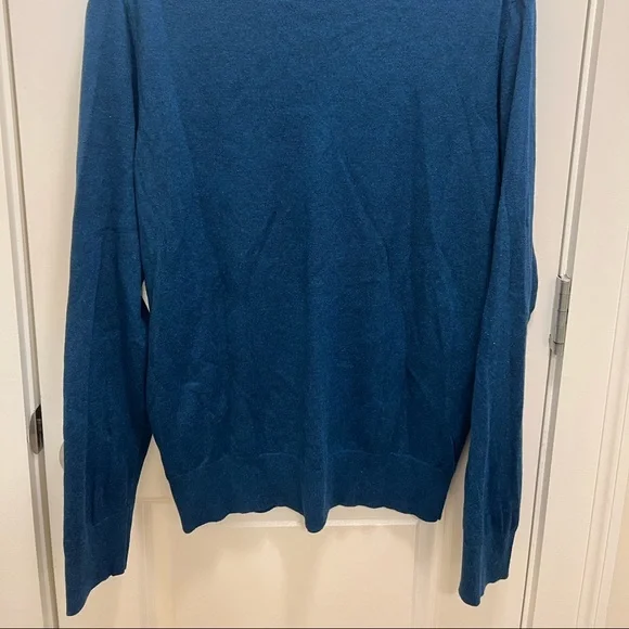 Men’s Banana Republic Blue Premium Luxe Yarn Sweater - Picture 6 of 6